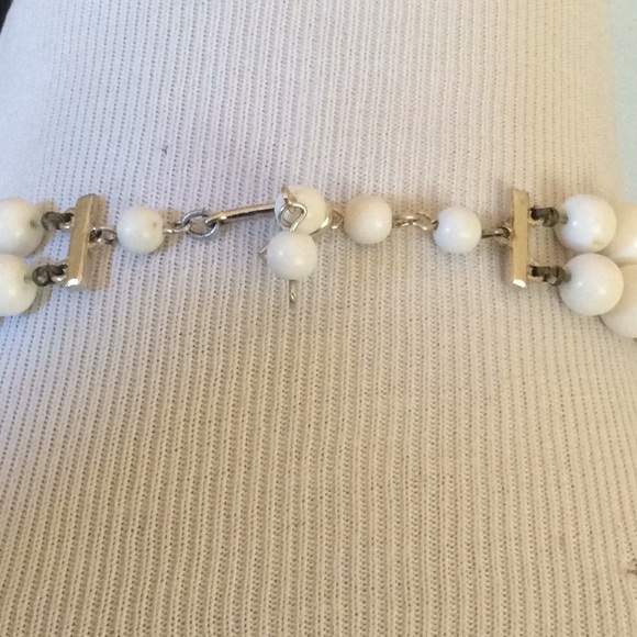 Vintage double strand white beaded choker - Picture 2 of 3
